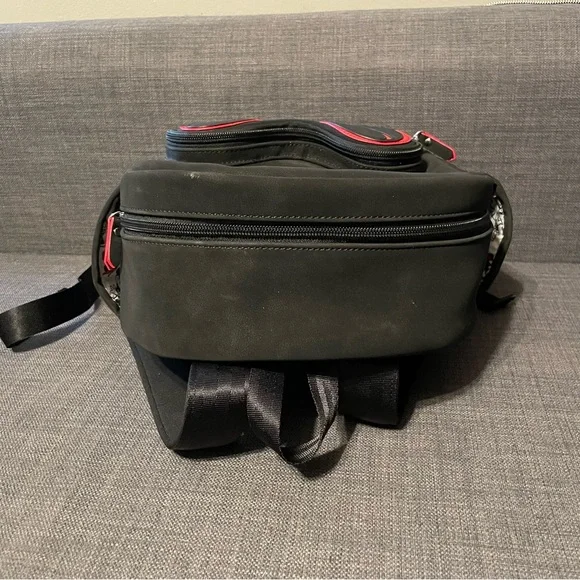 NWOT Petunia Pickle Bottom District Backpack in Disney's Signature Minnie Mouse - Picture 6 of 11